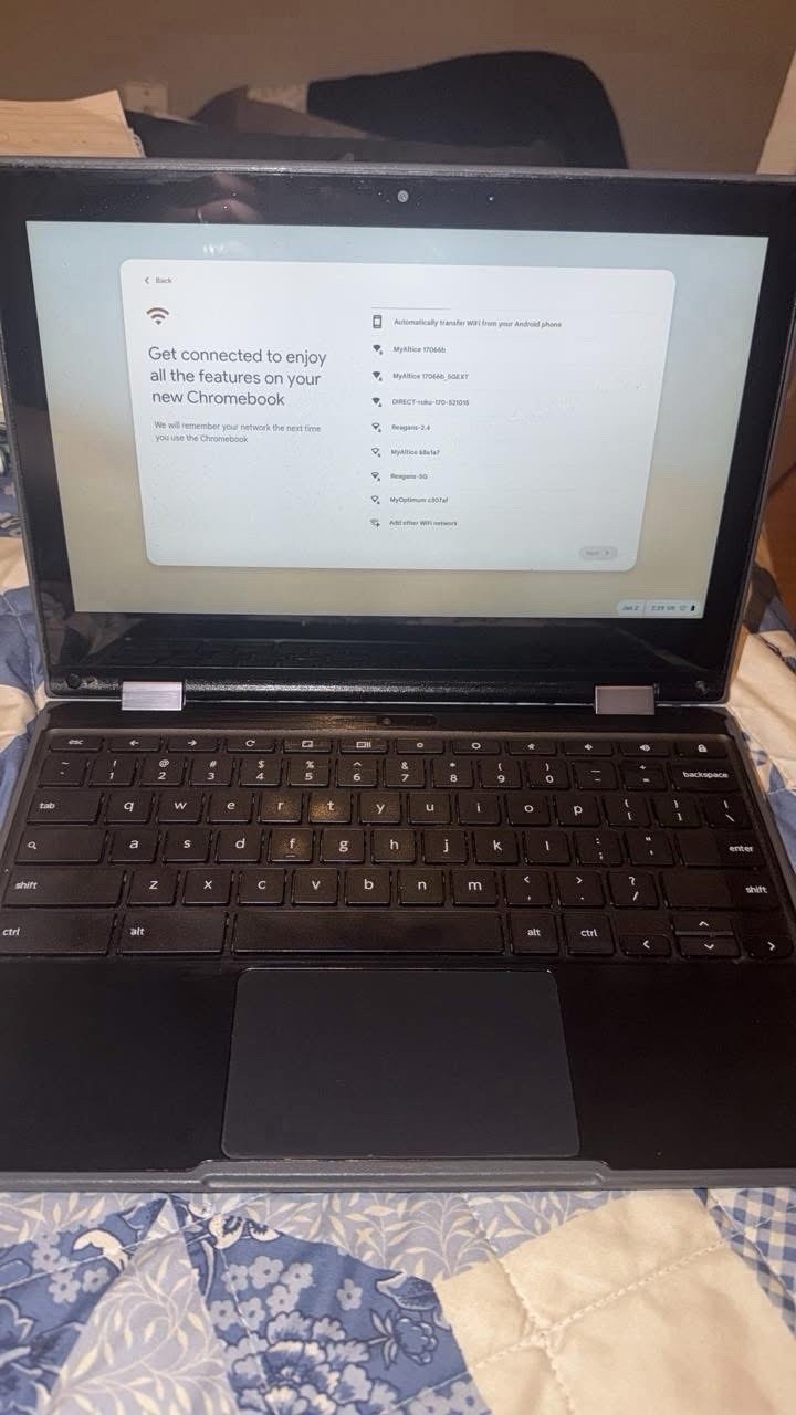 Lenovo Chromebook 11.6″ 2-in-1 Touchscreen Celeron 4GB 32gb Chrome OS
