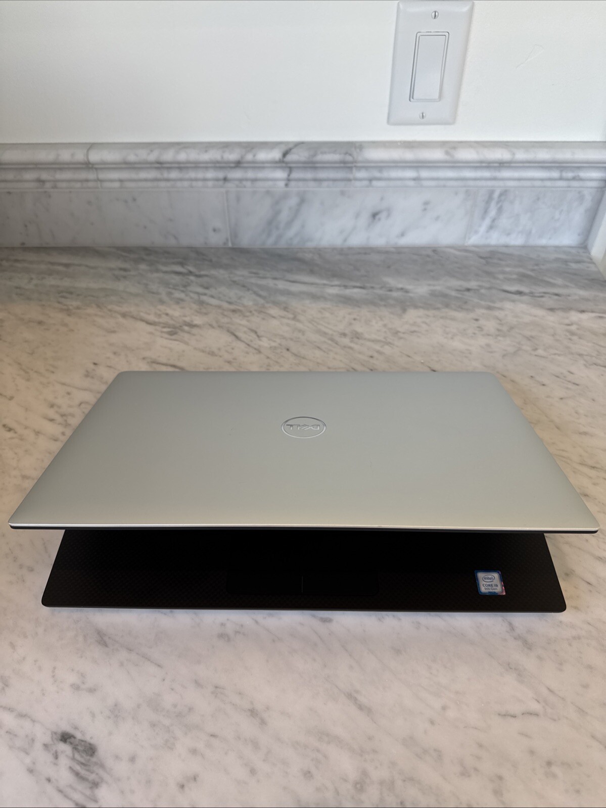 Dell XPS 15 7590 15.6″ (1TB SSD, Intel Core i7 9th Gen., 2.60GHz, 32GB) Laptop