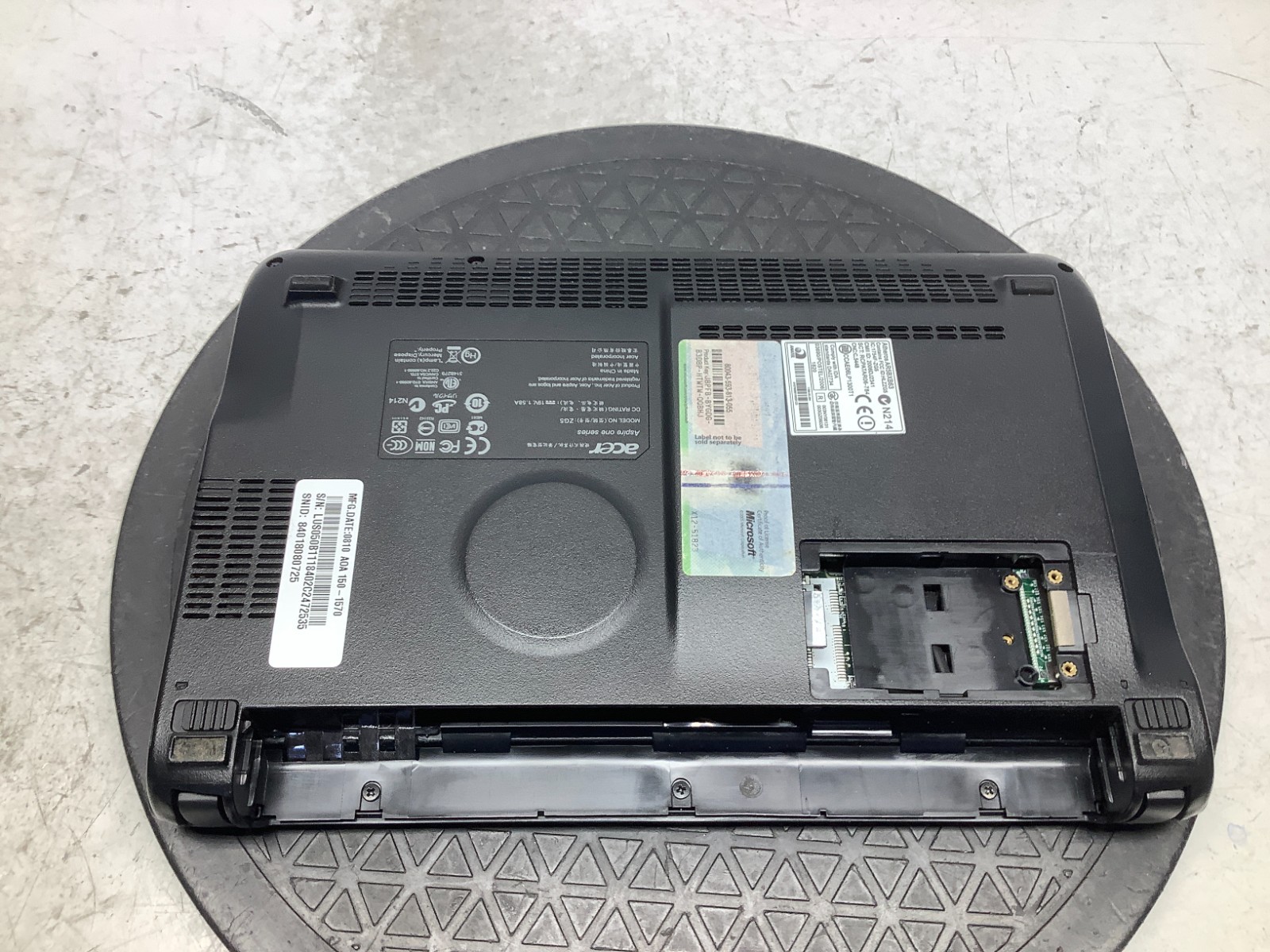 Acer Aspire One ZG5 Intel Atom N270 1.6GHz 1 GB NO HDD/Battery/Cover