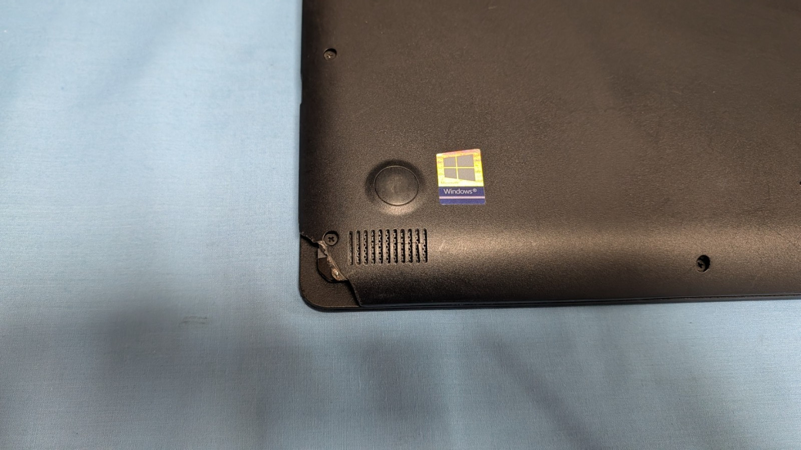 DELL LATITUDE 3590 – INTEL i5-8250U 8GB RAM 500GB COSMETIC ISSUES READ!
