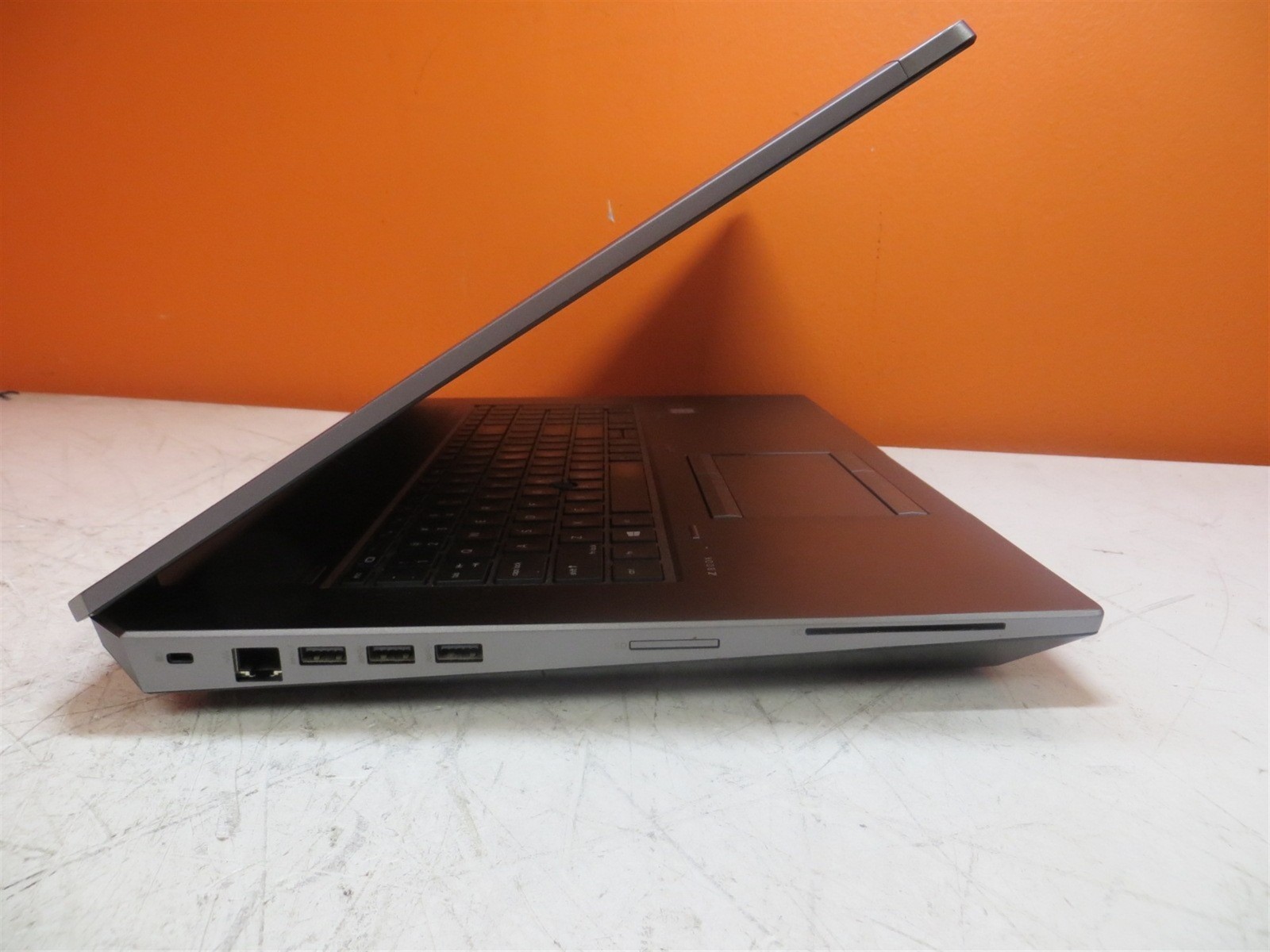 Blown Speaker HP ZBook 17 G5 Laptop Intel i7-8850H 2.6GHz 16GB 512GB P3200 GPU