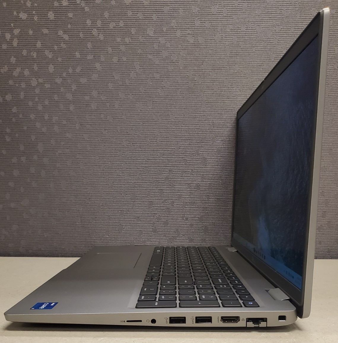 DELL Precision 3570 w/power adapter