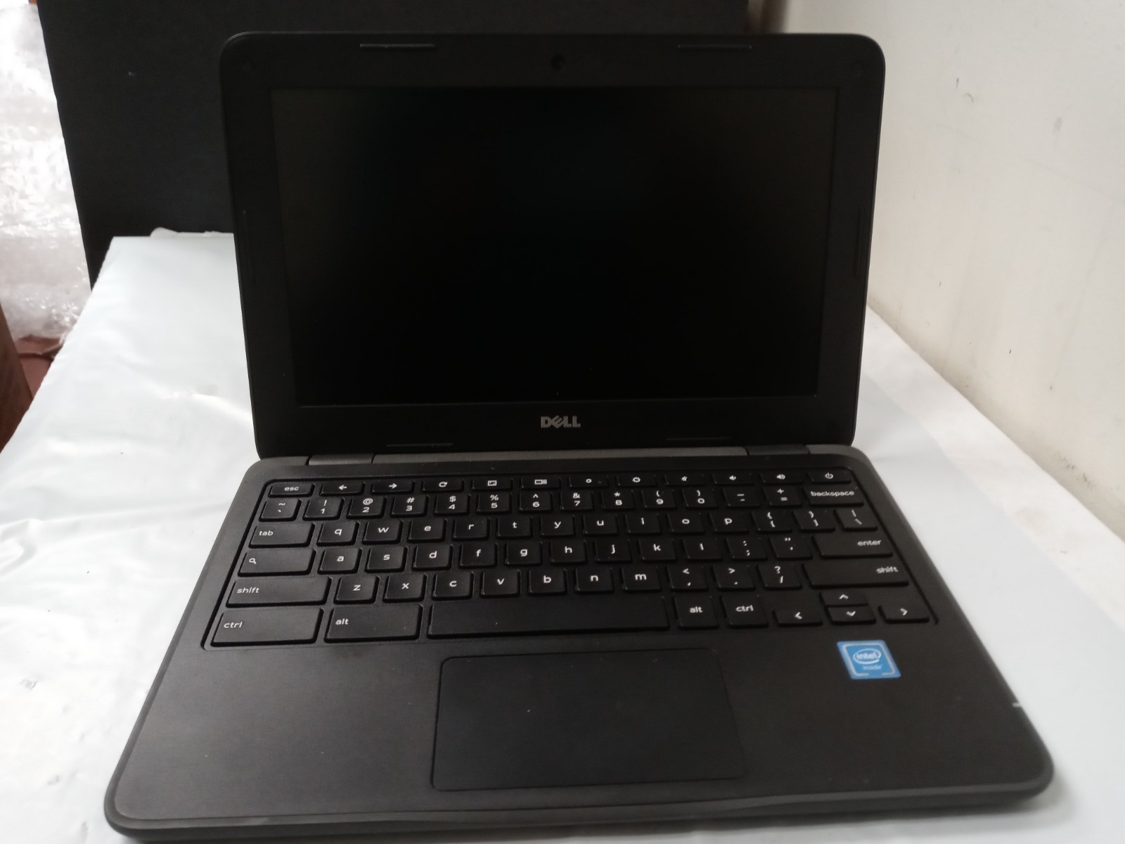 Dell Inspiron 3181 11.6″ Celeron N3060 1.60 GHz 4 GB RAM 16 GB HDD No AC – READ