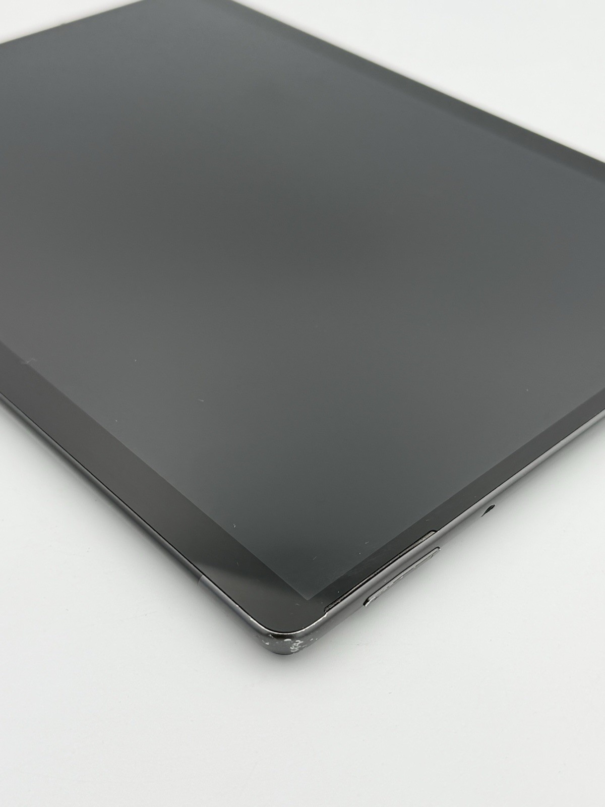 Microsoft Surface Pro 8 13” – i5 11th Gen | 8GB RAM | 256GB SSD (READ DESC) 39C