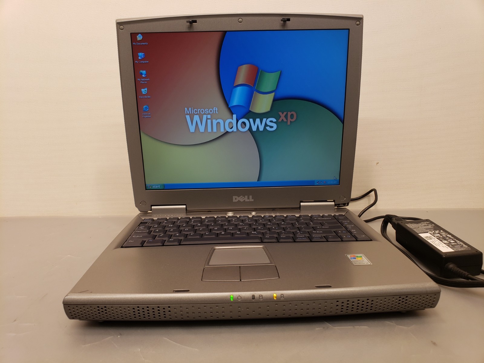 Vintage Dell Inspiron 1150 Celeron 2.6GHz 256MB 40GB Windows XP Laptop 14″