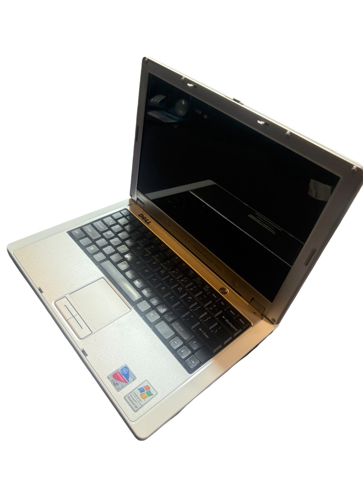 Dell Inspiron 700m 12.3″ Intel Pentium M 745 1600 MHz 1 GB RAM 0 GB HDD