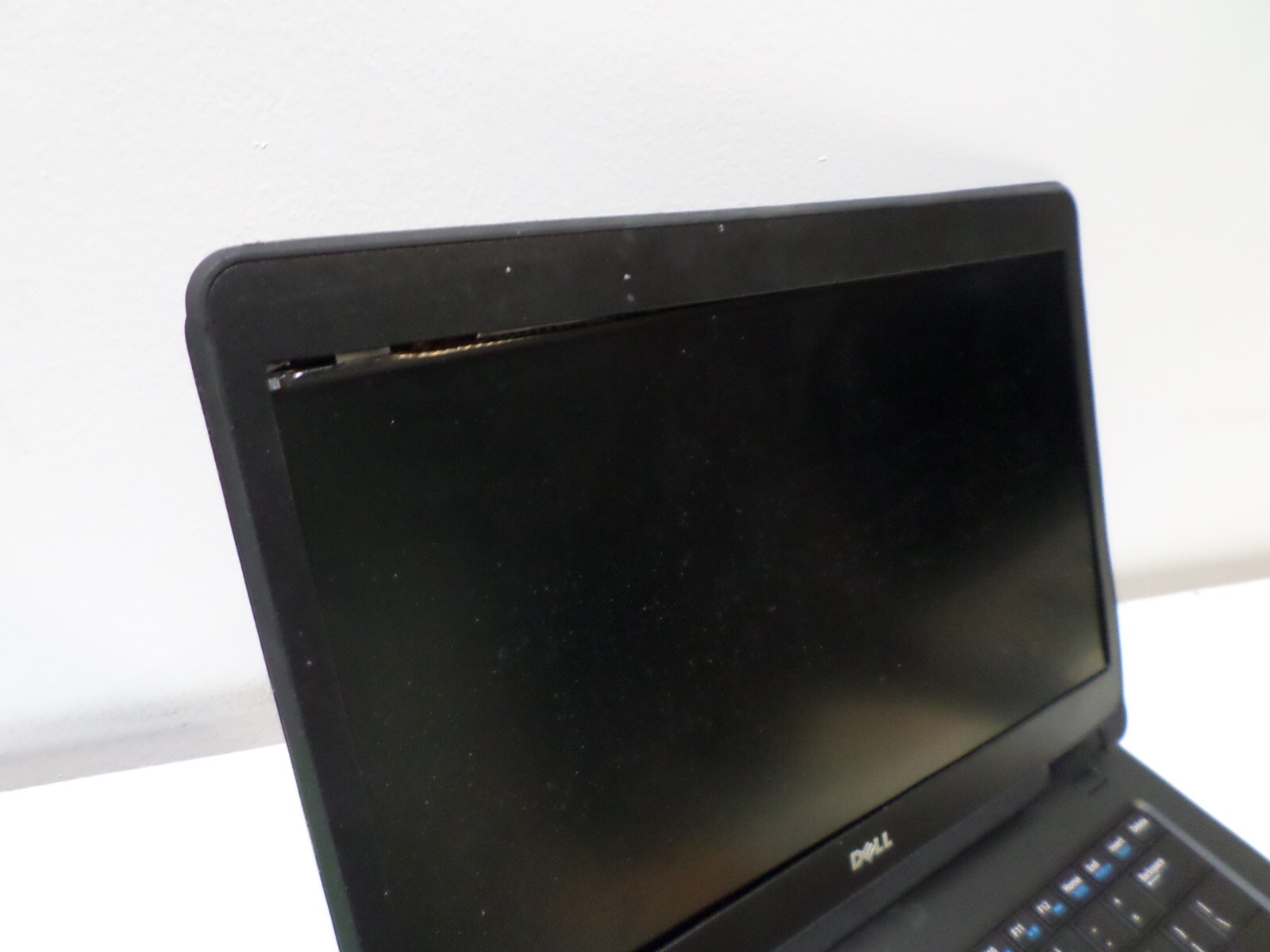 Dell Latitude E5440 Laptop – Intel Core i3 4th Gen, No HDD, No RAM – DAMAGED