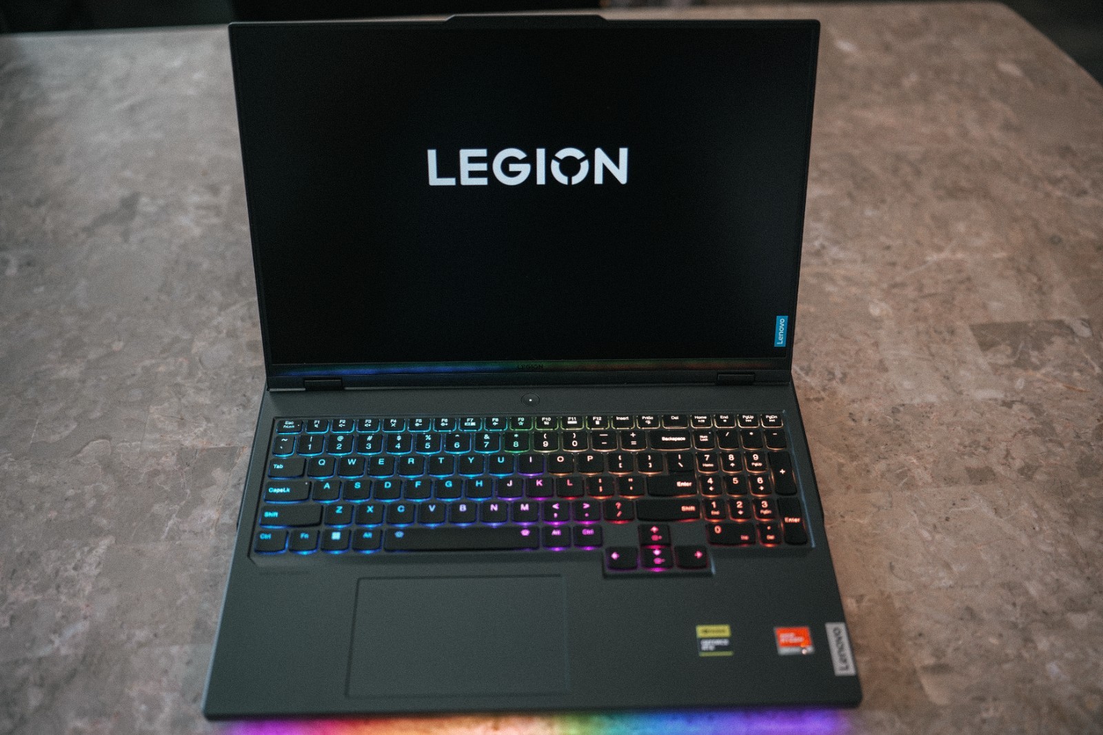 Lenovo Legion Pro 7 16ARX8H 16 WQXGA AMD Ryzen 9 7945HX 32GB 2TB RTX 4090