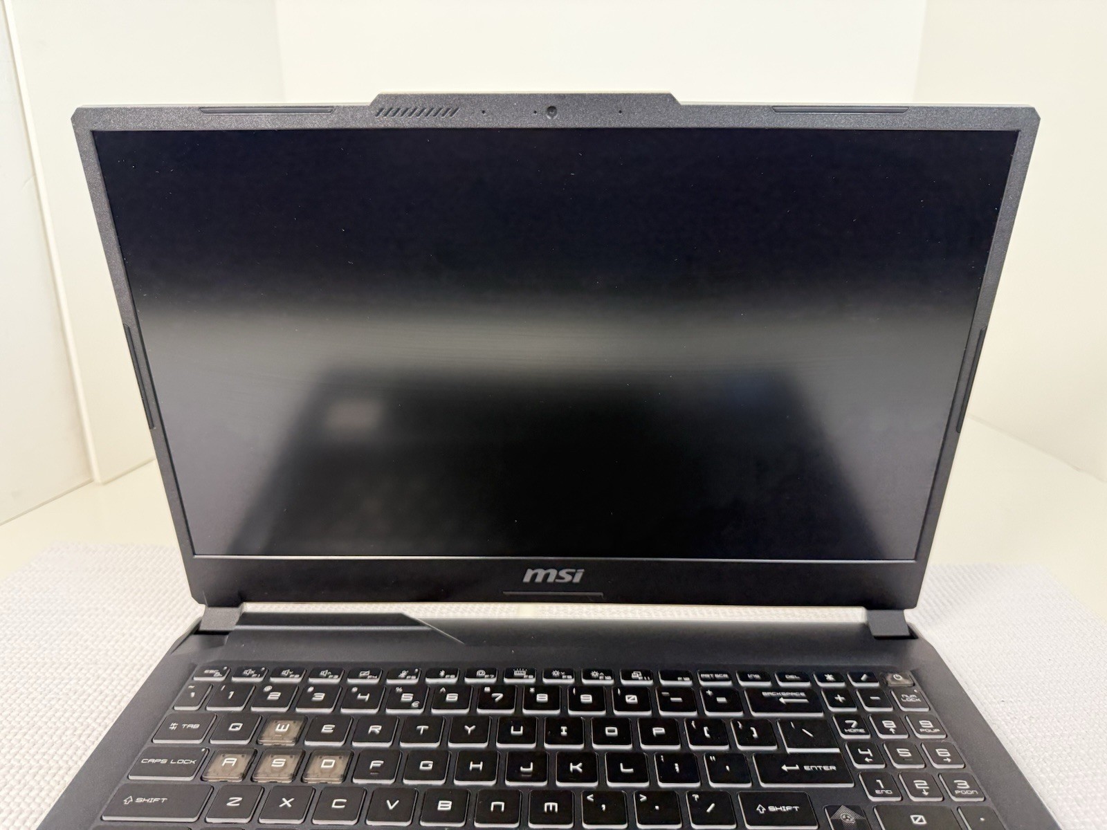 MSI Cyborg 15 15.6″ AI A1VEK-079US FOR PARTS OR NOT WORKING [Power Issue]