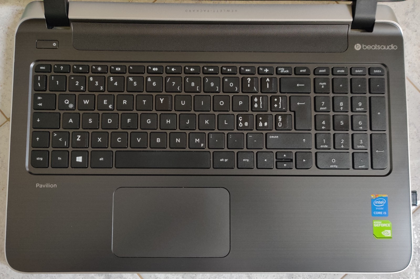 HP Pavilion 15 i5-5200U 8GB 500GB SSHD Full HD NVIDIA 840M Windows 10 Pro GF840M