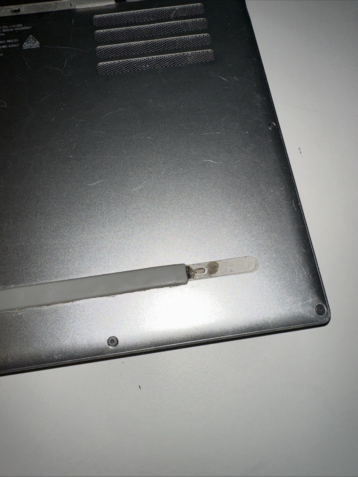 Razer Book 13 RZ09-0357 i5-1135G7 2.4GHz 8GB RAM 256GB SSD SIGNS OF WEAR