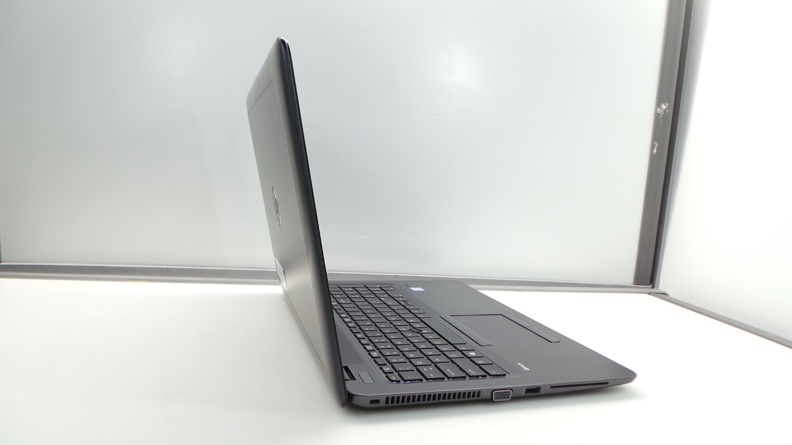 HP Z Book 15u G3| 15.6″ | i7-6500U |2.50GHz |16GB DDR RAM|256 GB SSD| Win 11 Hom