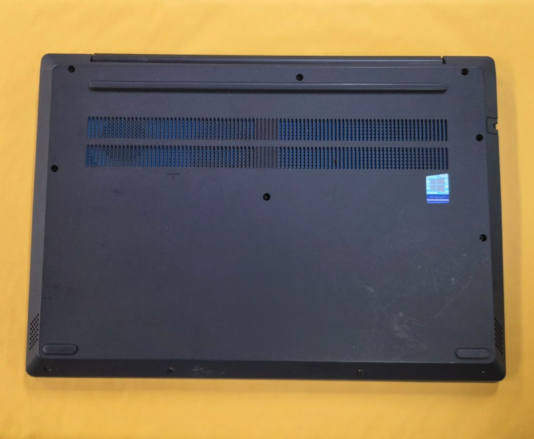 Lenovo IdeaPad 3 15.6″ BROKEN SCREEN FOR SALE WITH CHARGER NO SSD 8GB RAM