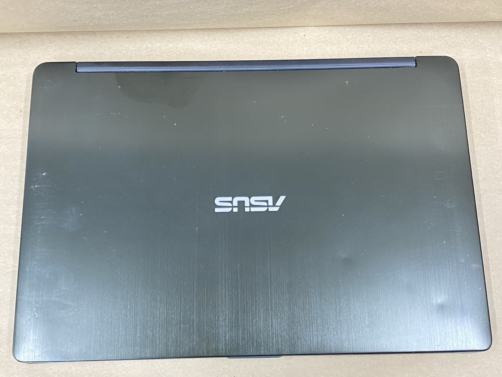 Asus Q552UB – 16″ 1920×1080 – i7-6500U – 8GB – 128GB SSD – Windows 10 Pro