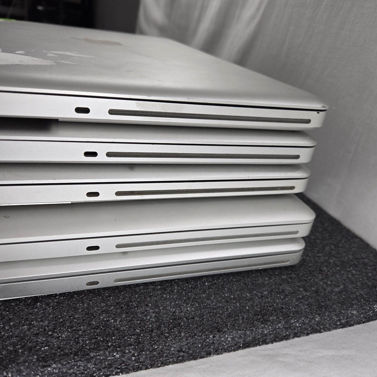 Lot of (5) Apple MacBook Pro A1286 Core 2 Duo – Mixed condition — PARTS