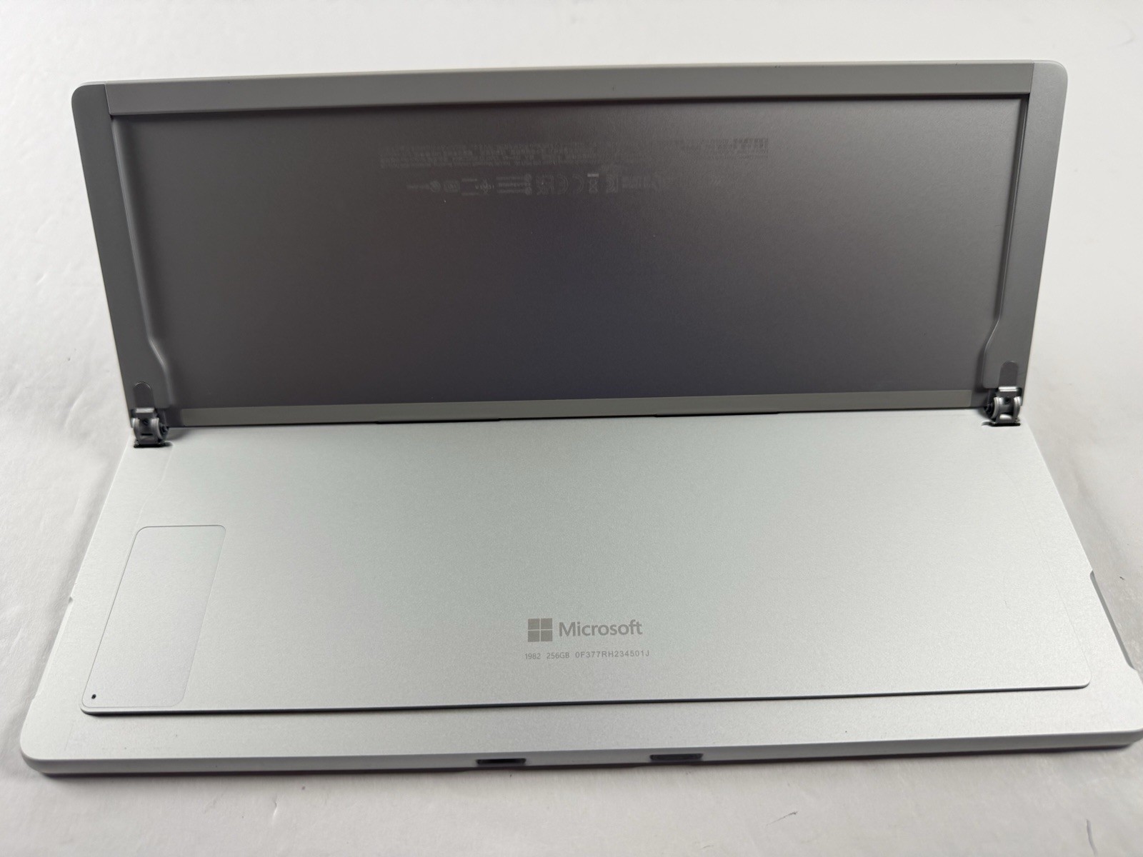 Microsoft Surface Pro 8 (1982) i5-1145G7 – 16GB RAM – 256GB 120Hz – Win 11 Pro