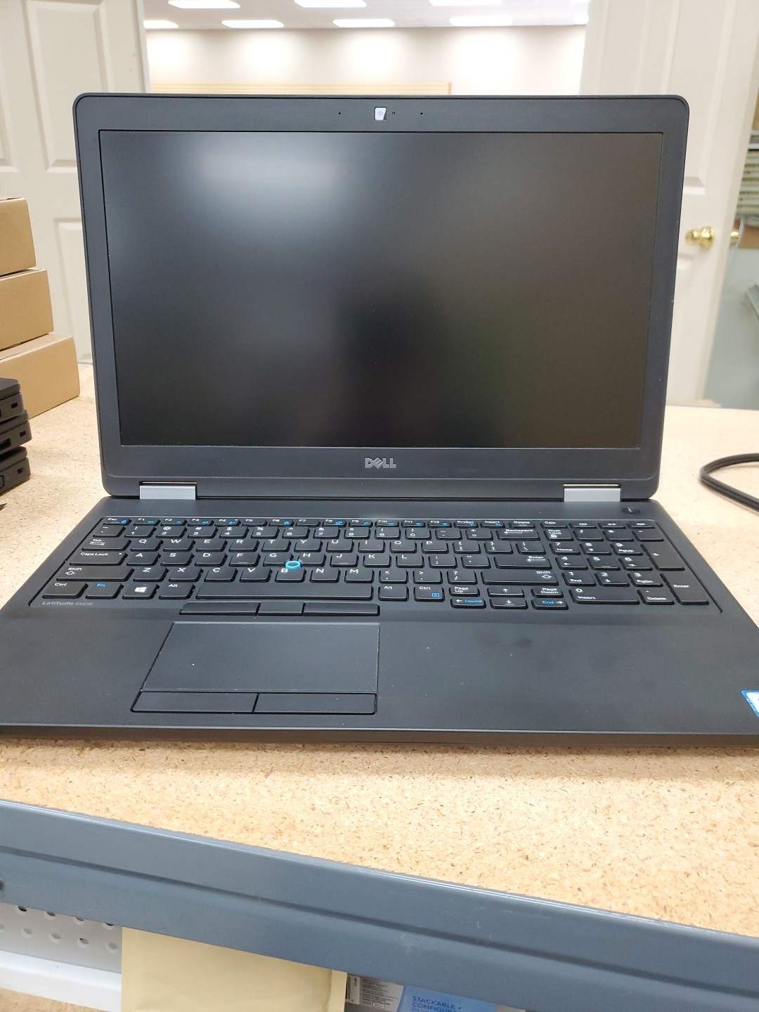 Dell Latitude E5570 15.6″ (500g SSD, Intel Core i5 6th Gen., 8GB) 042026-4