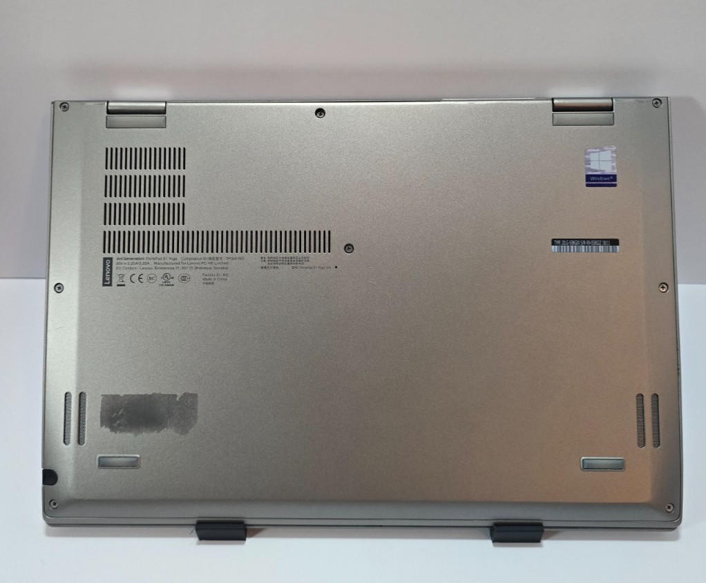 Lenovo ThinkPad X1 Yoga 3rd Gen i7-8650U, 16GB RAM, 512GB NVMe SSD, Charger