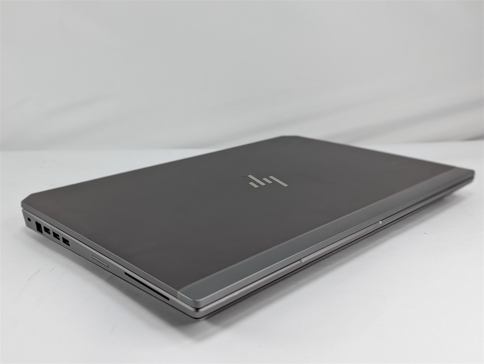 HP ZBook 17 G5 2018 17.3” Xeon E-2176M 2.7GHz 32GB RAM 512GB SSD Quadro P4200