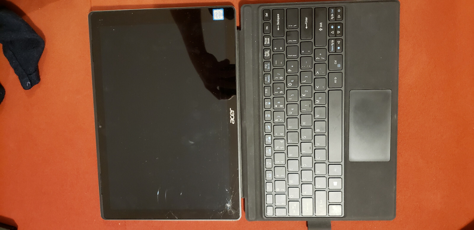 Acer Switch Alpha 12 SA5-271P; i3-6100U 2.3 G; 4GRAM; 128 Gb SSD