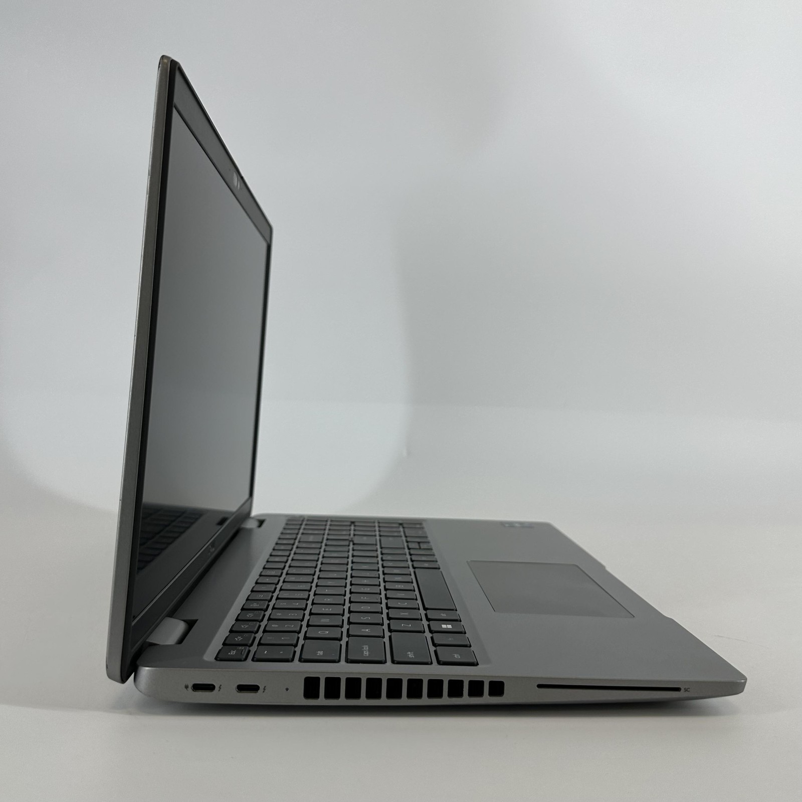 Dell Latitude 5540 15.6 FHD 1.6 GHz i5-1345U 8GB 256GB SSD Very Good