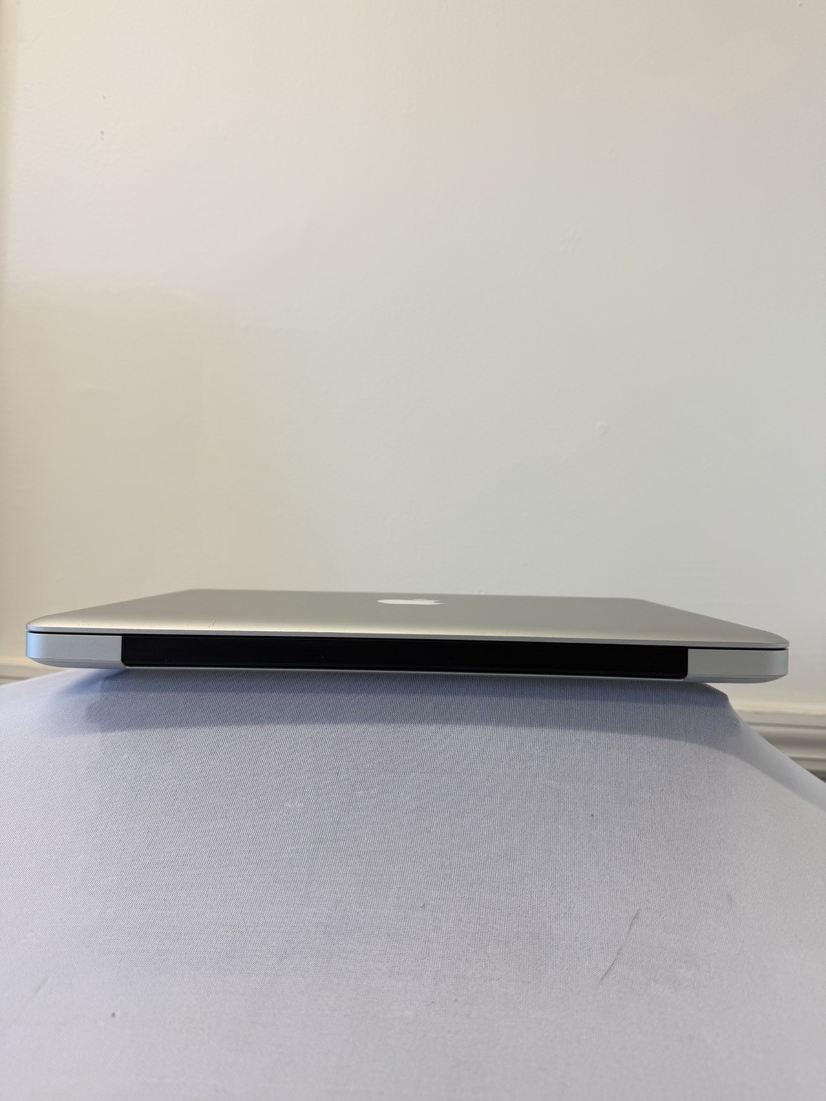 Apple Macbook Pro Laptop – Screen Dimming – Intel i5-3210M -RAM 8 GB – Read Des