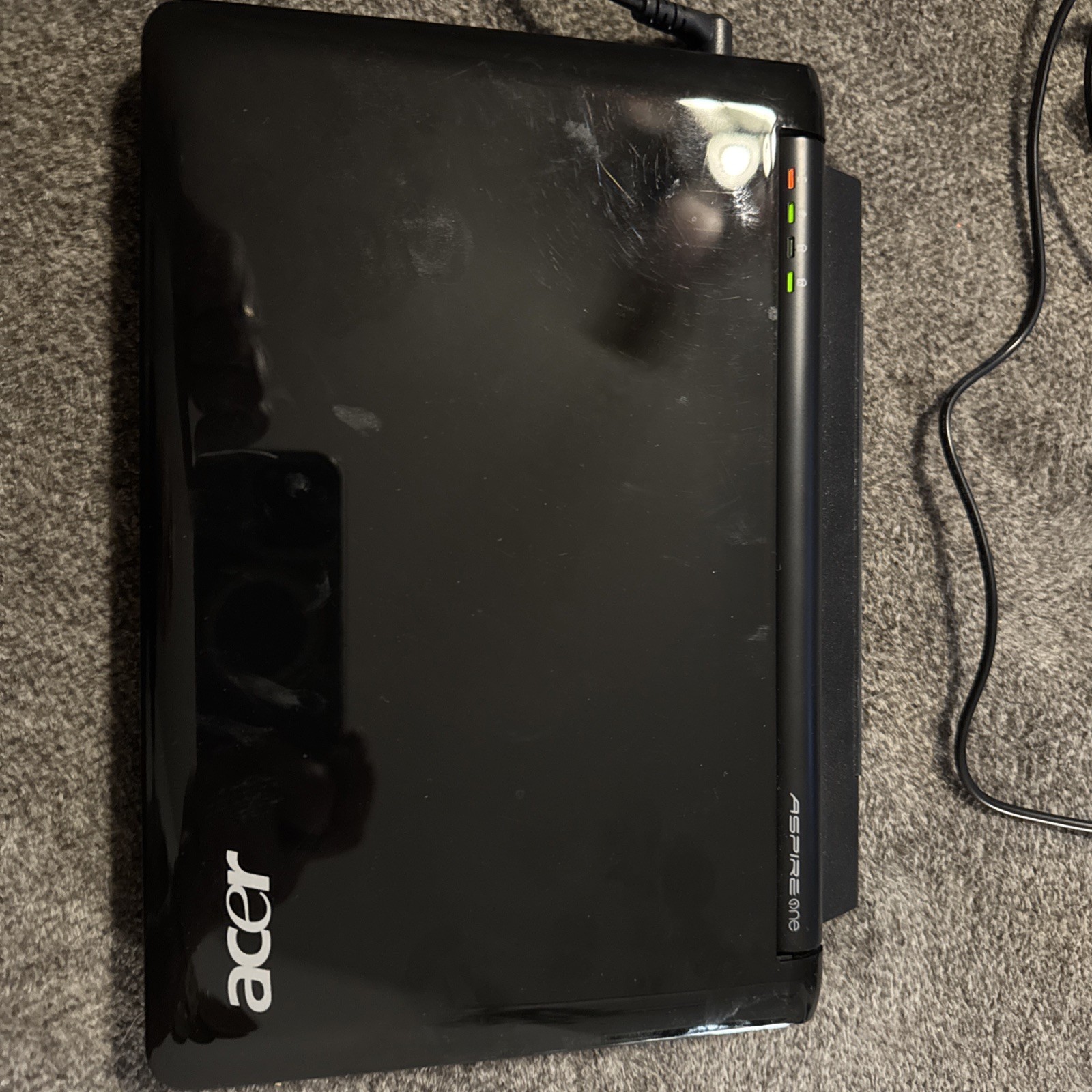 Acer Aspire One ZG5 Netbook 9” Intel Atom 1.6GHz 1GB Windows XP w/ Charger