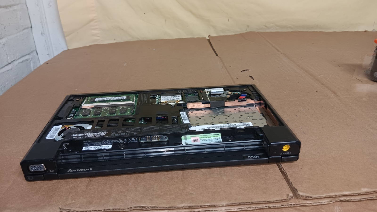 Lenovo Thinkpad X100e Laptop AMD Turion Neo X2 Dual core 11.6-inch LCD Screen