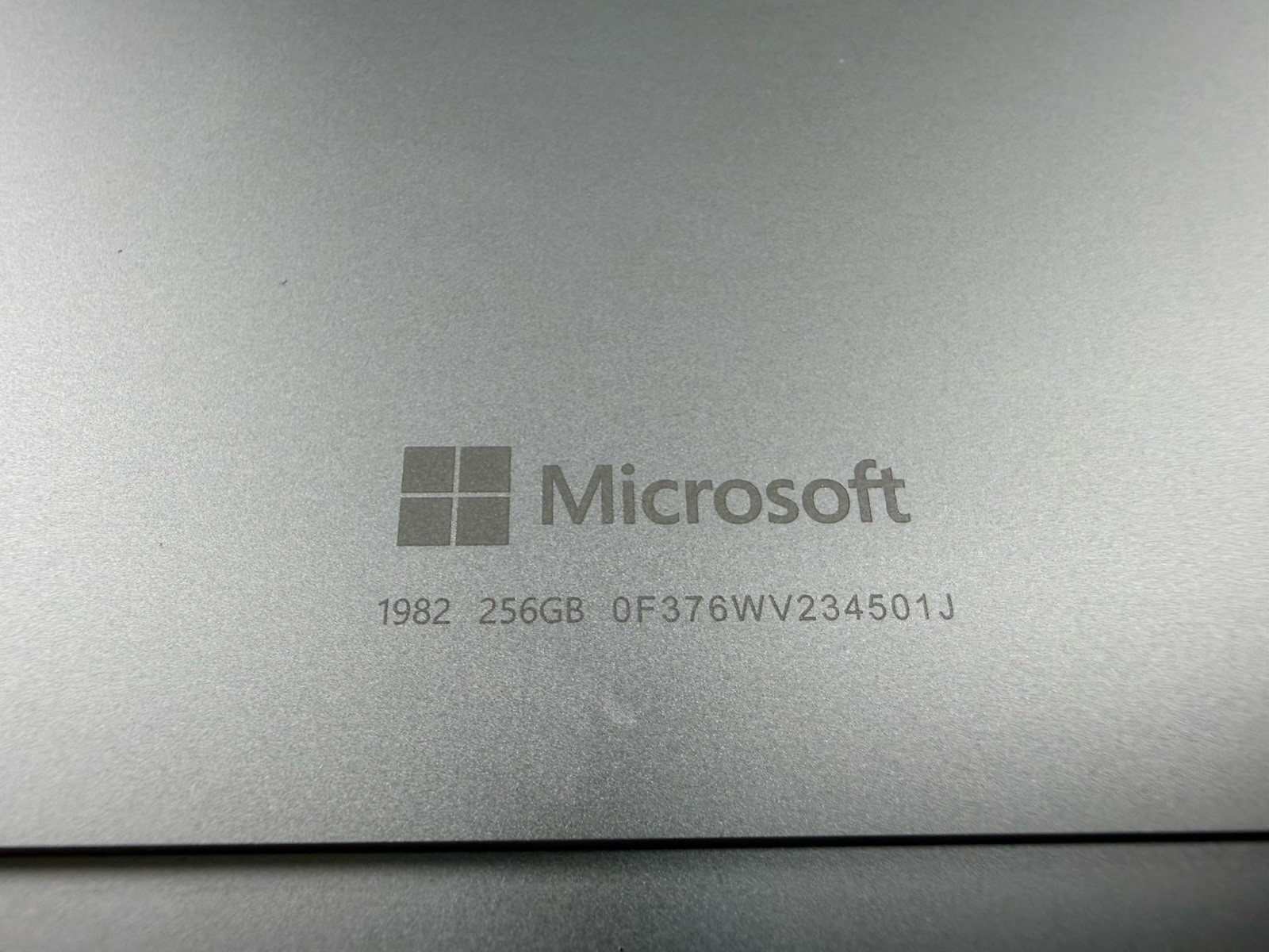 Microsoft Surface Pro 8 (1982) i5-1145G7 – 16GB RAM – 256GB 120Hz – Win 11 Pro