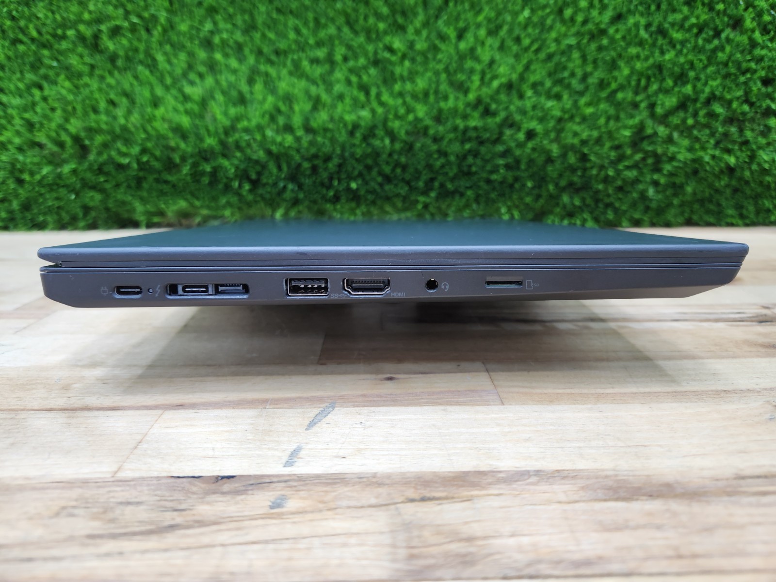 Lenovo ThinkPad P43s 14″ FHD i7-8665U 16GB 256GB SSD Quadro P520 Window 11 Pro ~