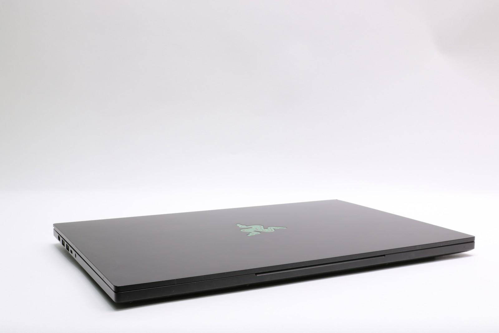 15″ Razer Blade 15 Advanced Model (mid 2021), i7-11800H, 16GB, 1TB SDD, RTX 3070