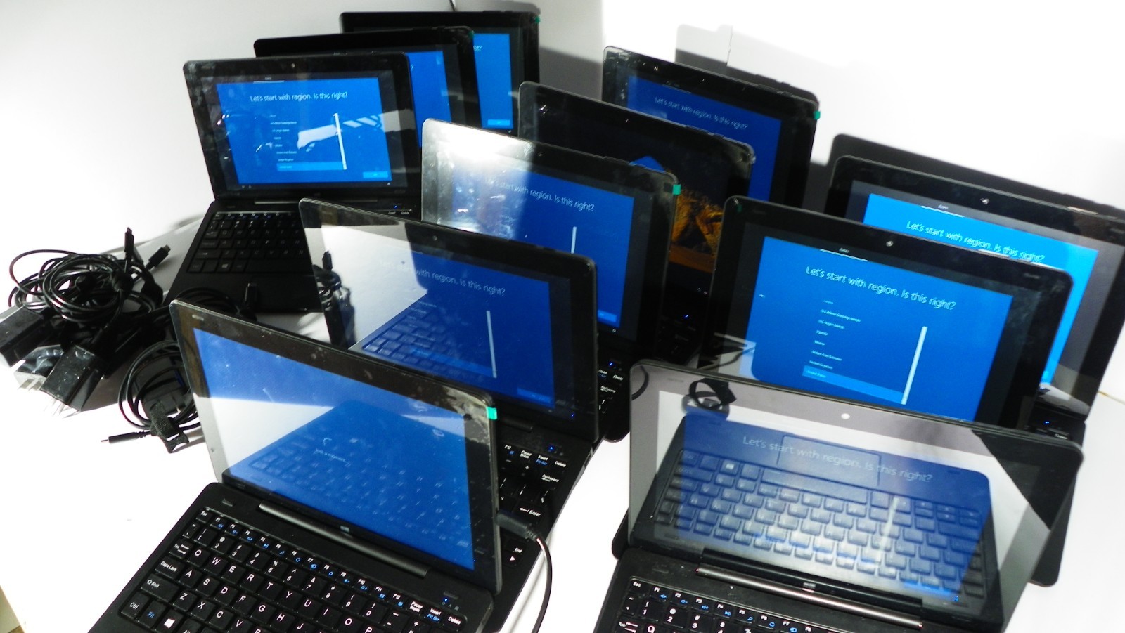 Laptop / Tablet & Keyboards 2in1 Touchscreens Insignia (Bundle of 11) BESTBUY