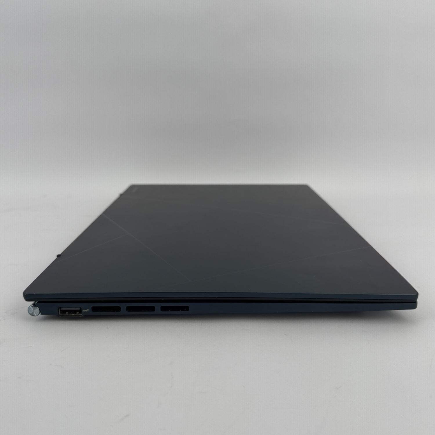 Asus ZenBook Q409ZA 14″ Core i5-1240P 1.70GHz 8GB RAM 256GB SSD