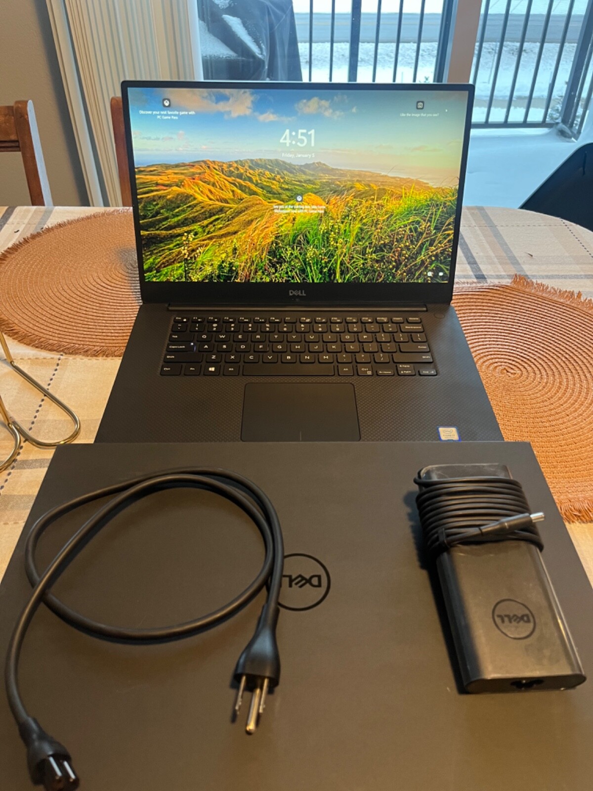Dell XPS 15 9570 15.6″ Intel Core i7-8750H @ 2.20GHz – 16GB DDR4 – 512GB SSD