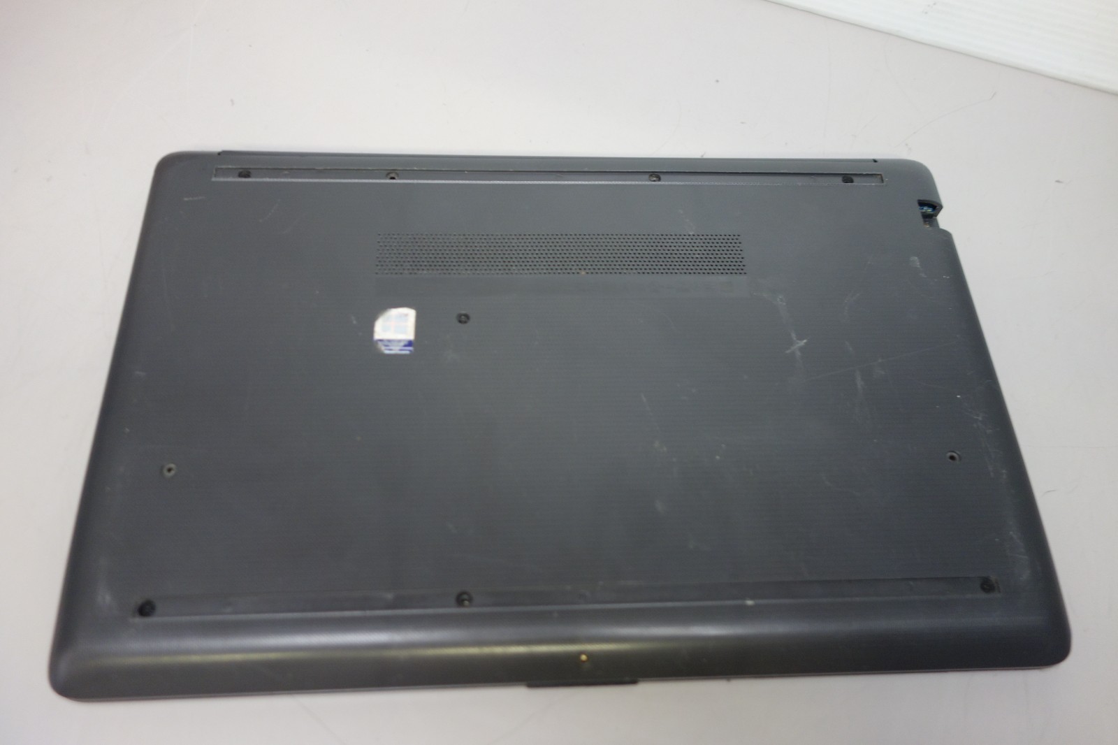 HP 250 G7 Notebook 15.6″ i5 1.6GHz 16GB/256GB m2 SSD [NO OS] Laptop +AC[BADBTRY]
