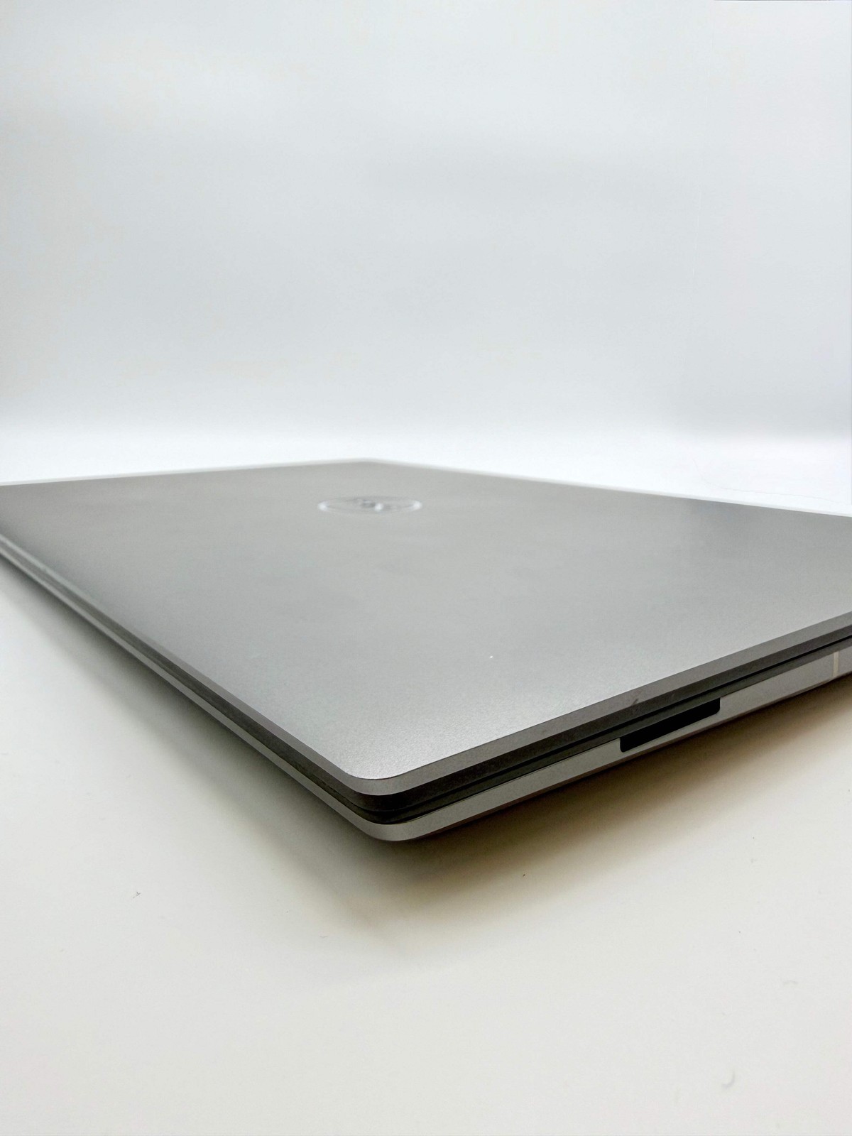 Dell Precision 5690 16″ Core Ultra 7 165H vPro 32GB RAM 1TB RTX 2000 Ada Gray