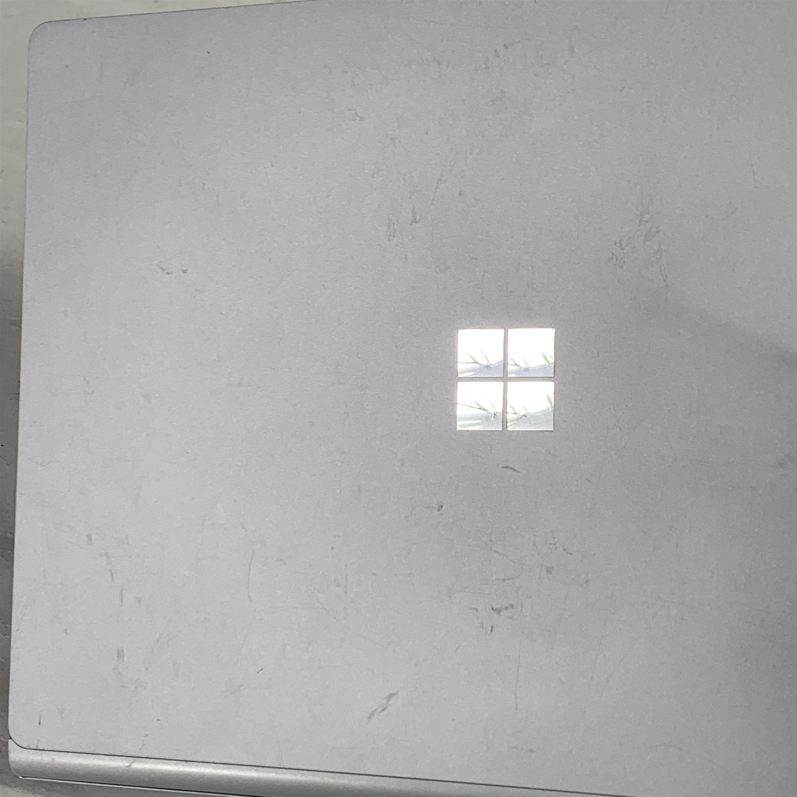 Microsoft Surface Book 3 1900 13.5″ i7-1065G7 1.3GHz 16GB 256GB NVMe SSD – Win11
