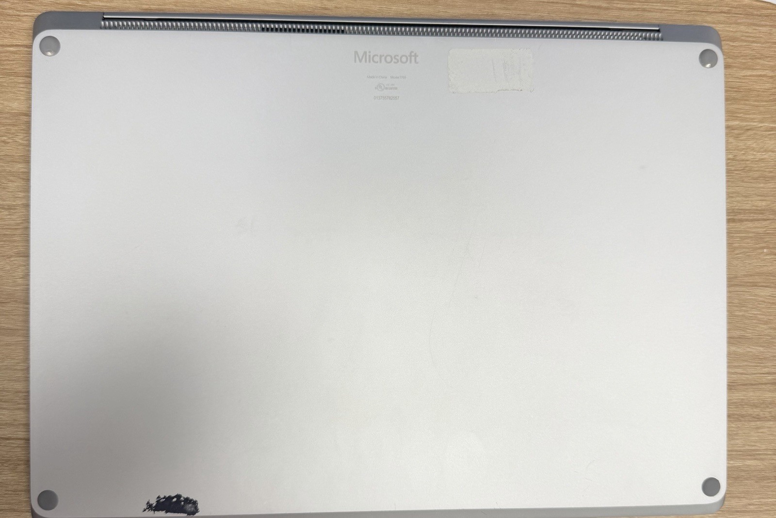 Microsoft Surface 1769 1st Gen Laptop 1769 13.5″ i7-7660U 2.5GHz 16GB RAM 512GB