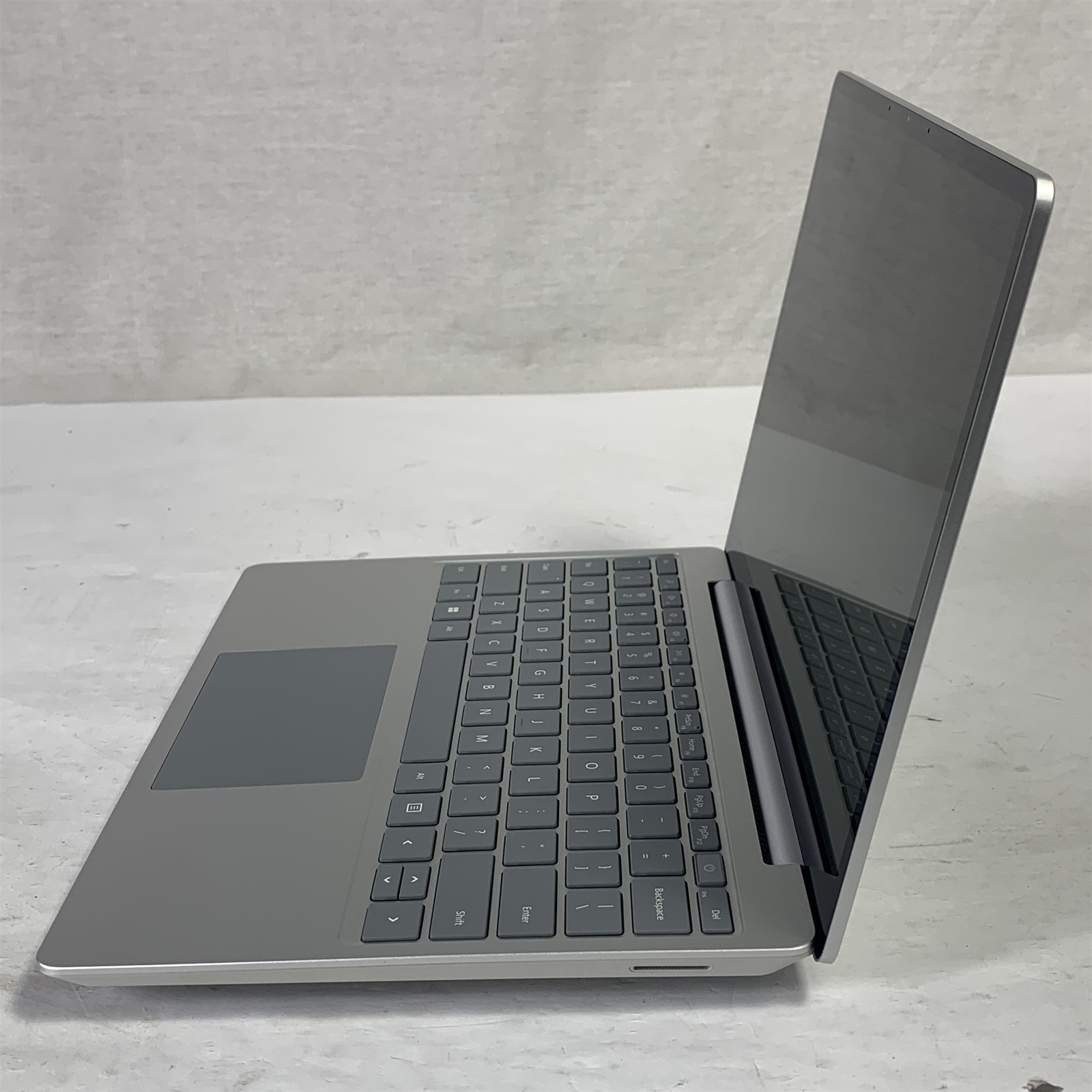 Microsoft Surface Laptop Go 2 12.4″ i5-1135G7 2.4GHz 16GB 256GB NVMe SSD – Win11