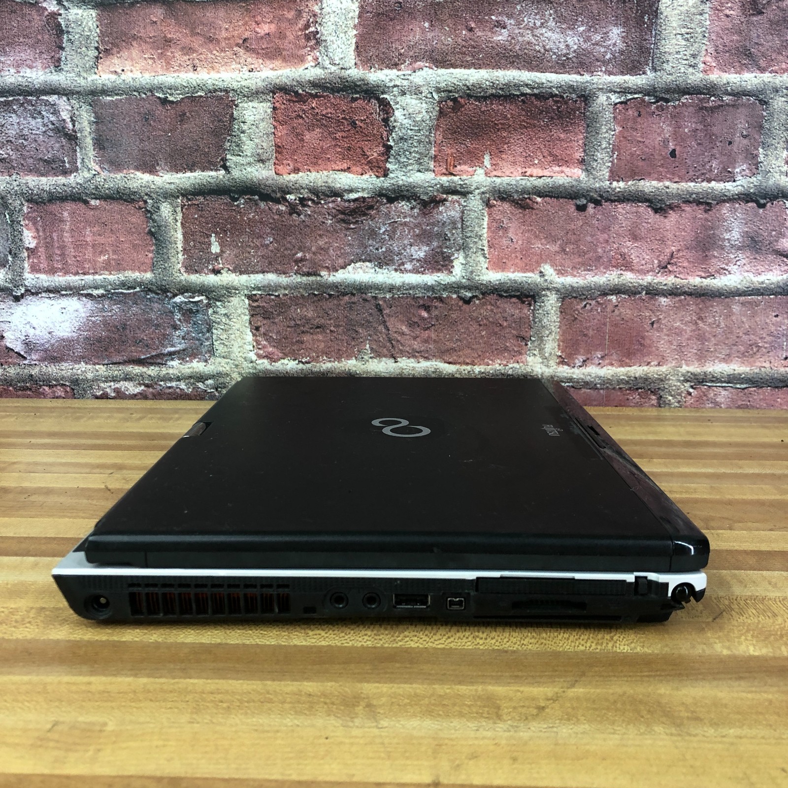 Fujitsu Lifebook Retro Gaming Laptop i5-M520 2.40GHz 4GB RAM (Windows 7 Pro)
