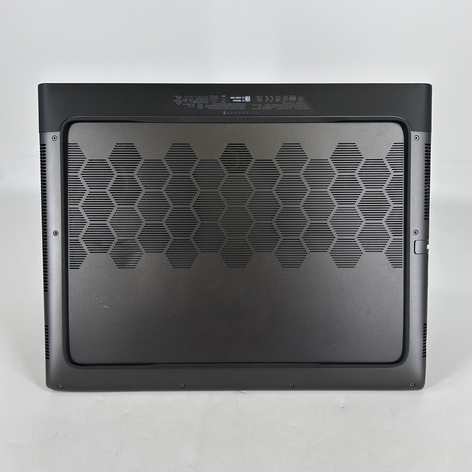 Dell Alienware M16 R1 240Hz QHD+ Ryzen 9 7845HX 32GB 1TB SSD RTX 4080 FAIR