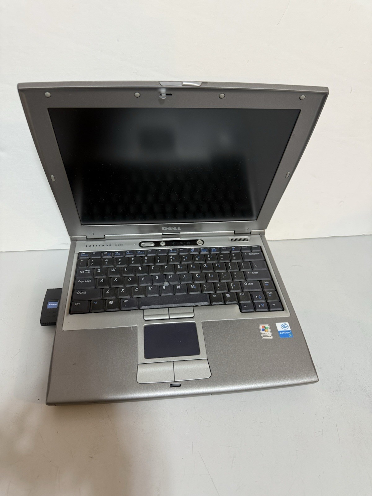 DELL LATITUDE D400 12.1″ Laptop INTEL PENTIUM 1.4GHz 2Gb 60Gb HDD WinXP PRO SP3