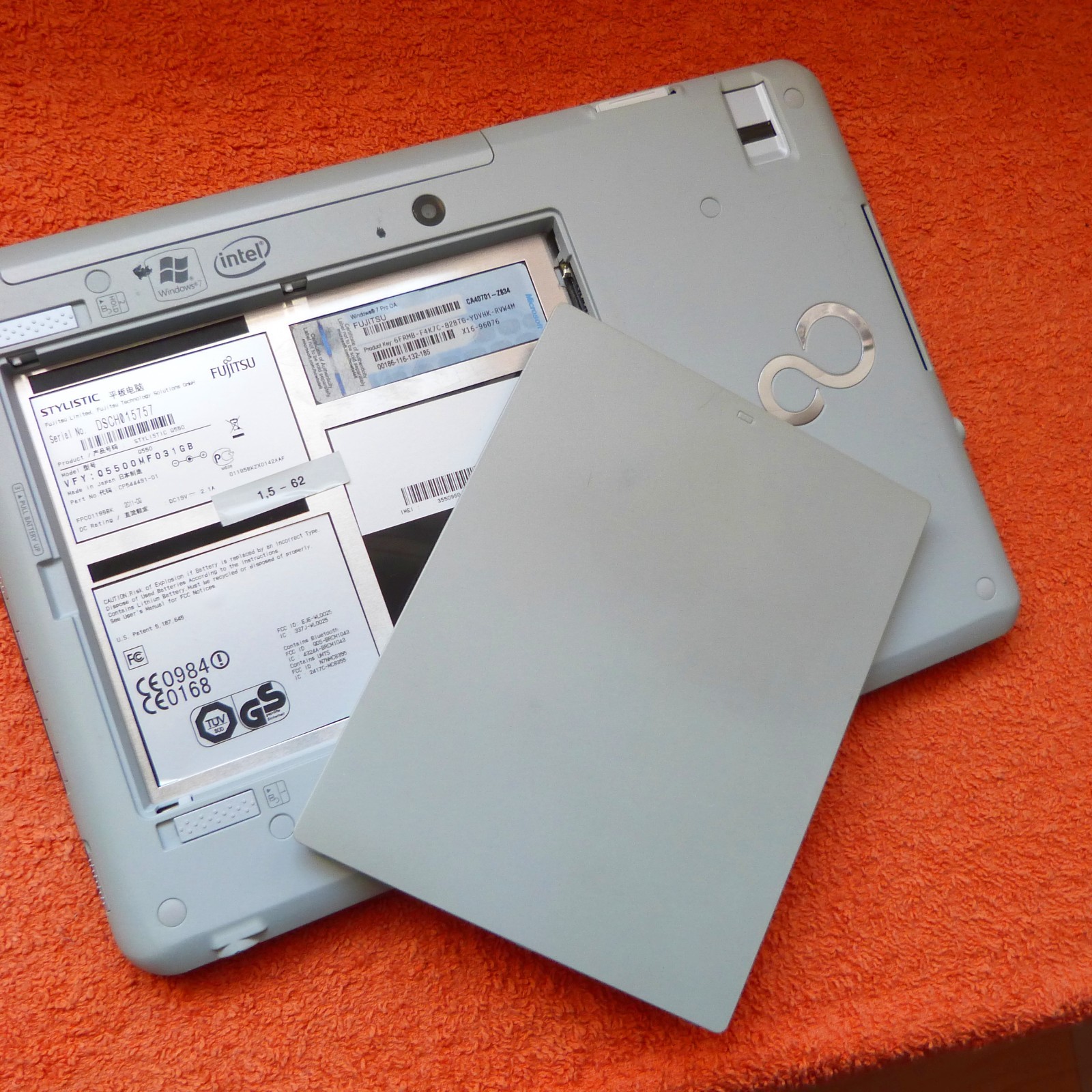 Fujitsu Q550 Convertible Tablet PC 10″ TOUCHSCREEN l EXTRAS l Windows 7 PRO