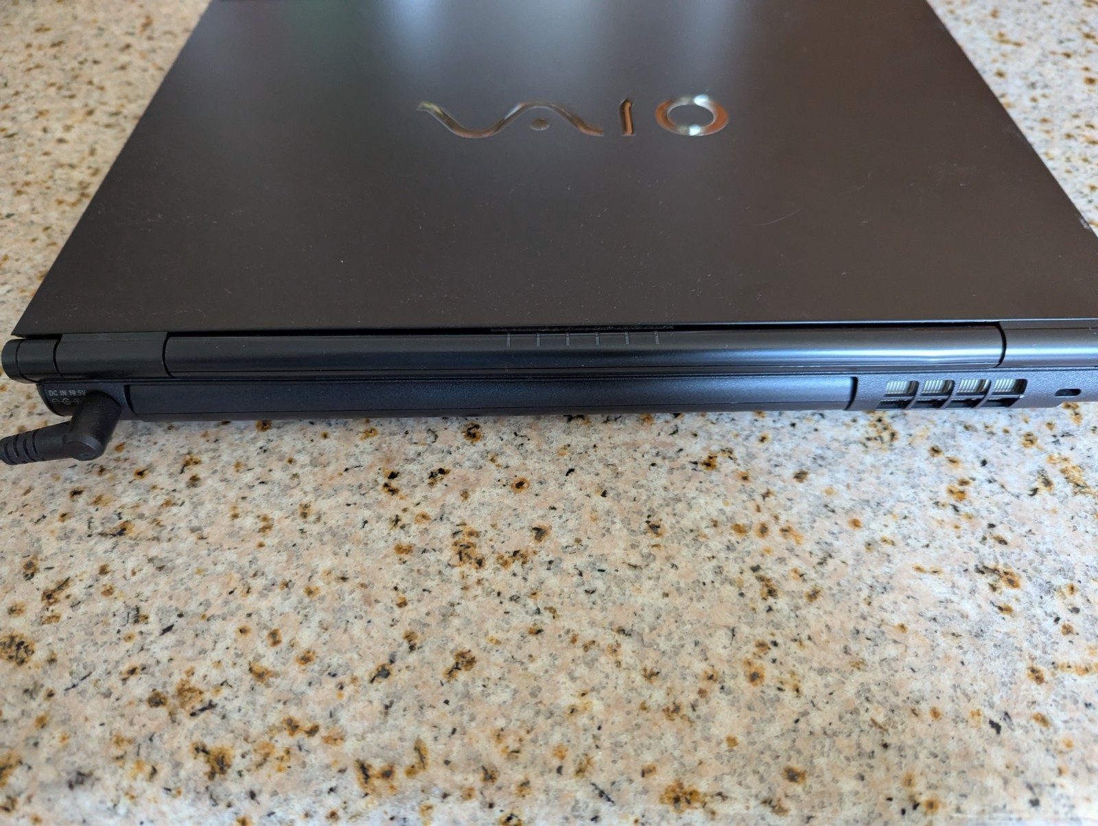 💻 Sony VAIO PCG-6W1L Laptop & AC Adapter selling AS-IS. Works