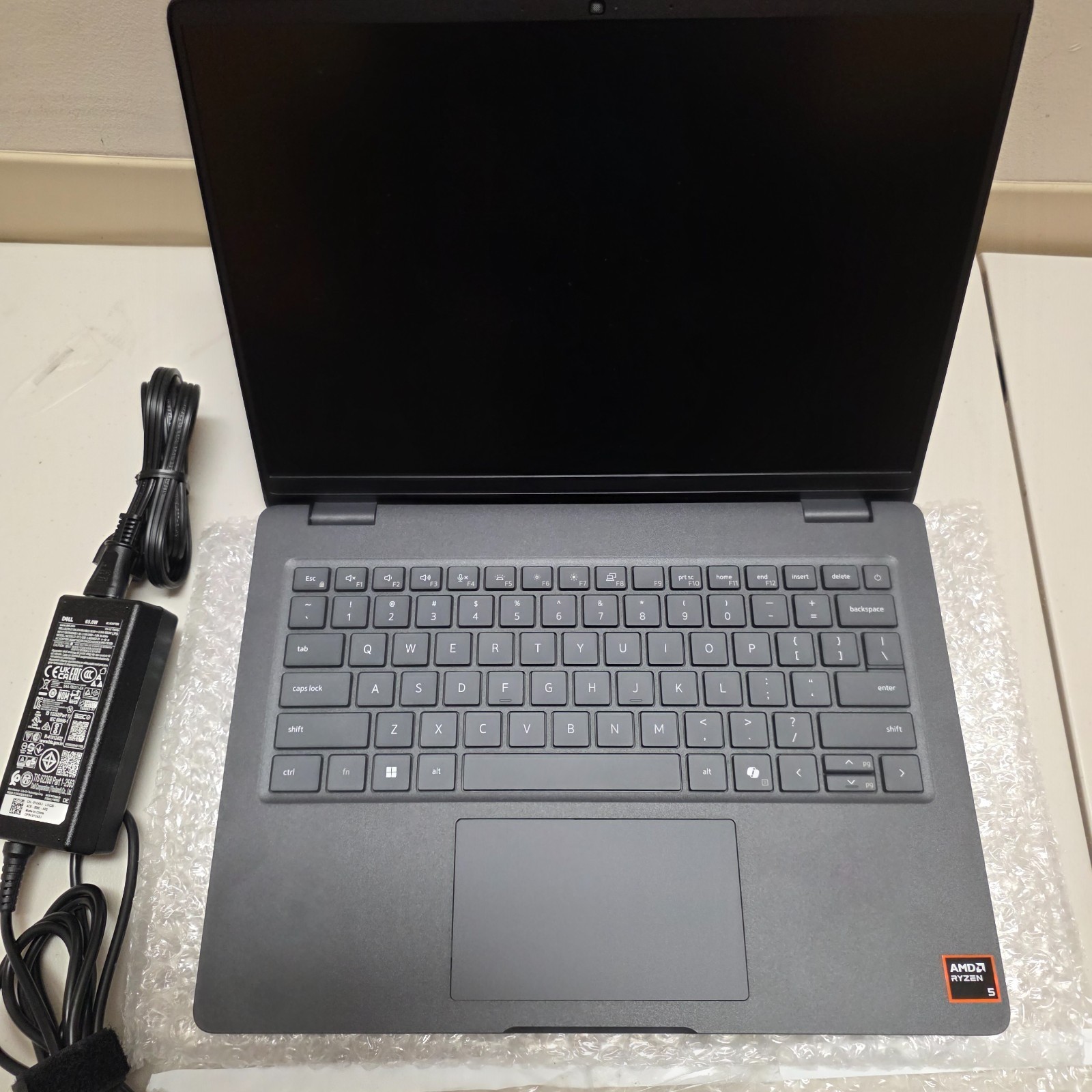 Dell Pro 14 PC14255 14″ Ryzen 5 220 • 8GB • 256GB SSD • Radeon 740M • Win 11 Pro