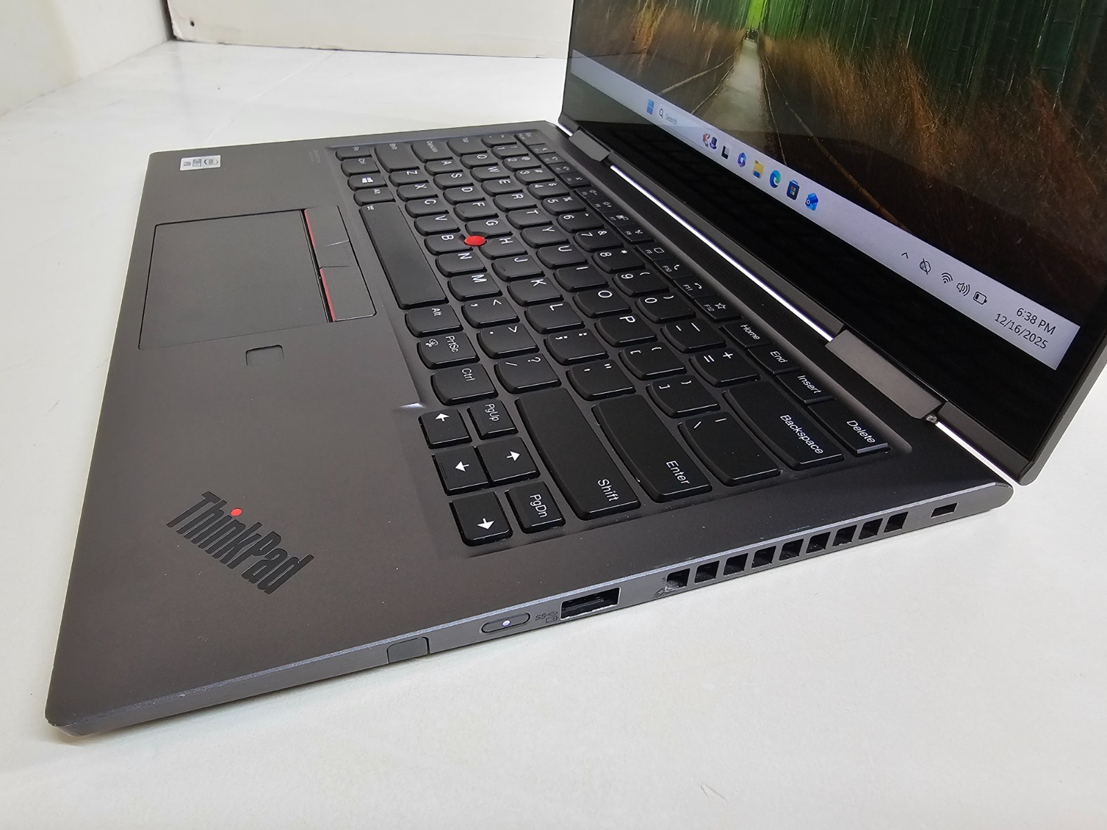 Lenovo ThinkPad X1 Yoga Gen 5 Laptop – i7-10610U 16GB 512GB – 14″ Touchscreen