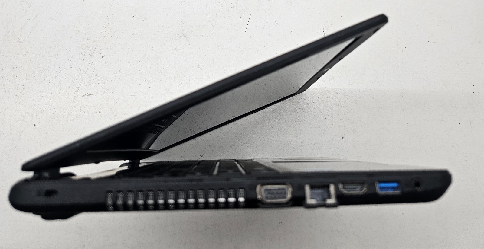 ACER ASPIRE E5-571-58FP Laptop Intel Core i5-5200U 4GB RAM NO HD/OS (FL)