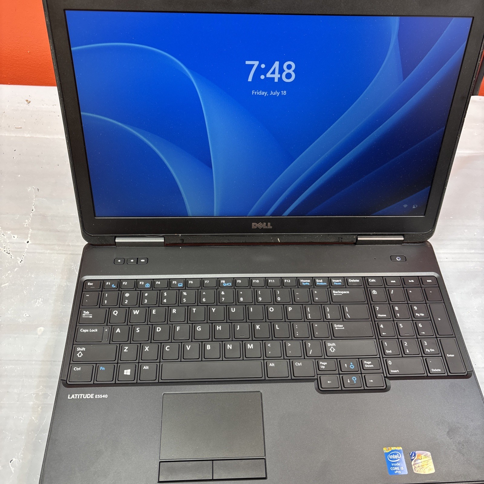 DELL LATITUDE E5540 Laptop w/ Intel Core i5-4310U 2.00 GHZ + 4 GB *tested