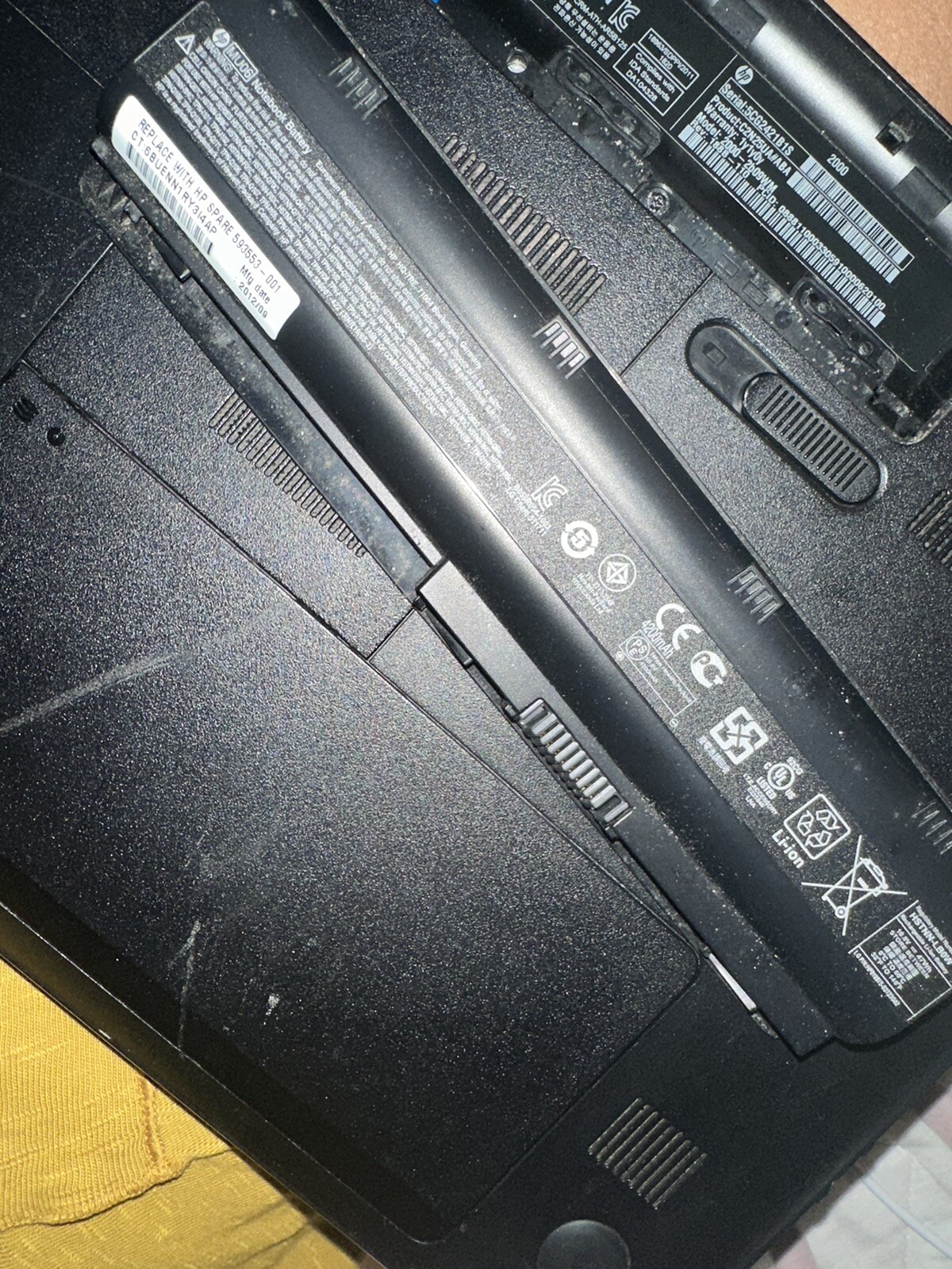 HP 2000-2b19WM Laptop 15″ AMD E-300 Blue Windows 8 For Parts Untested No Cord