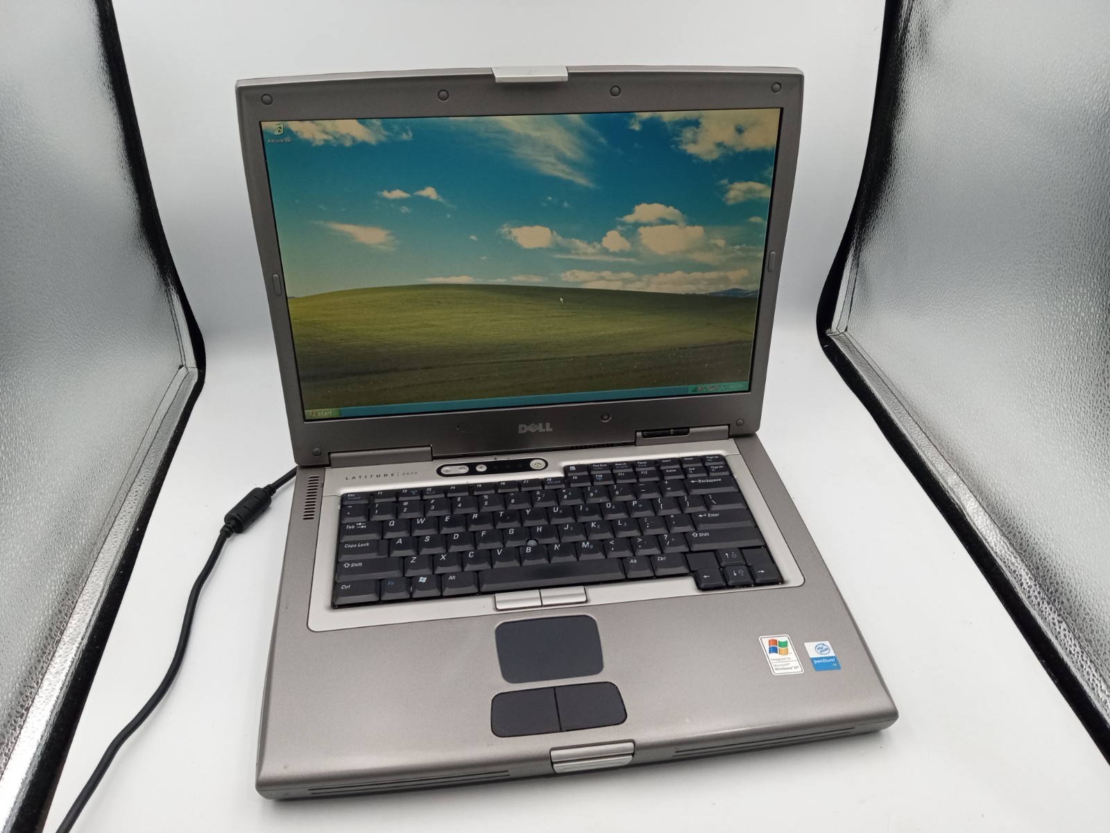 Dell Latitude D800 Pentium M 1.7GHz 1GB RAM 80GB HDD WinXP FX5200 – READ -RR